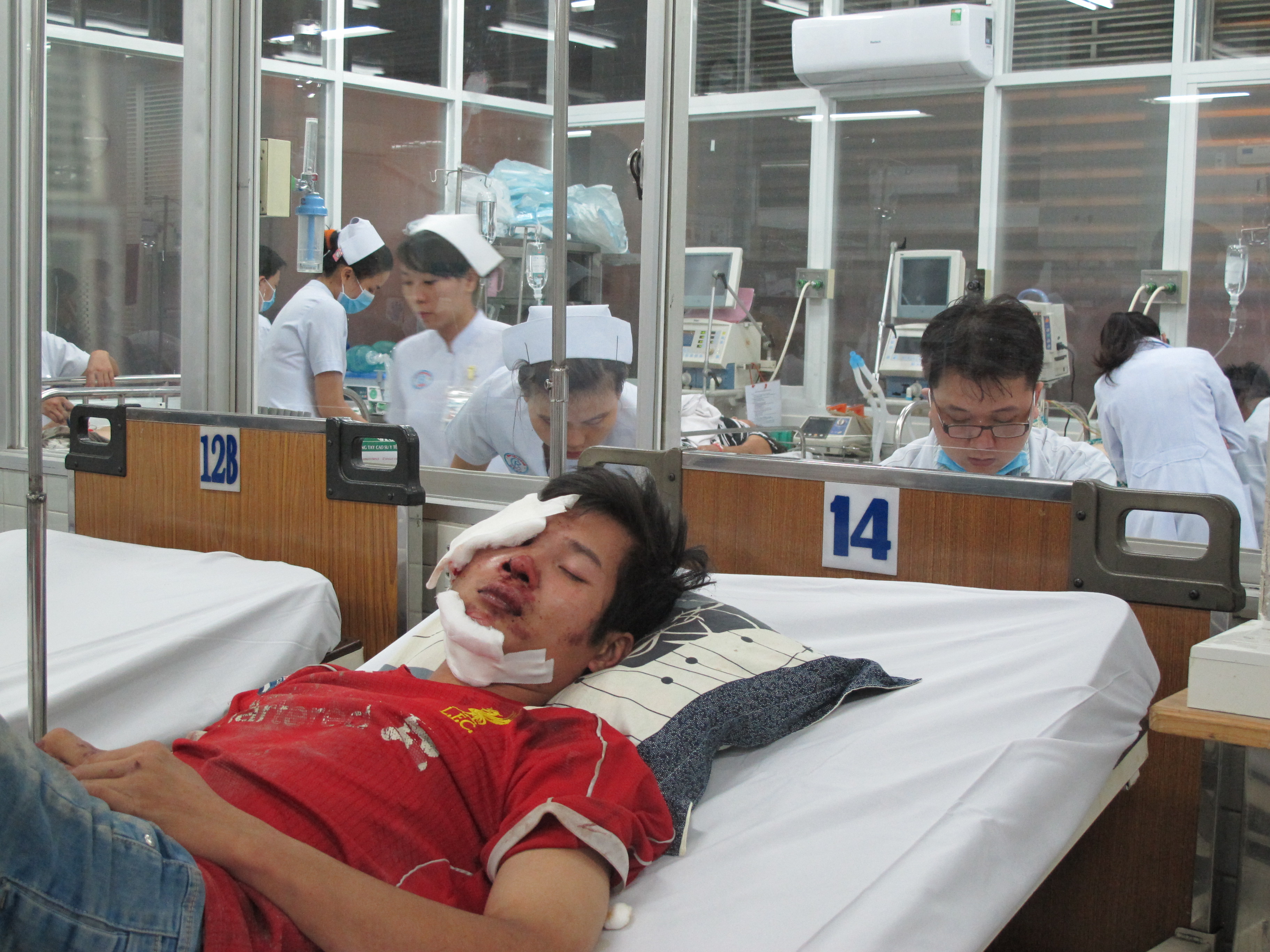 Bợm nhậu dồn dập vào Bệnh viện Chợ Rẫy