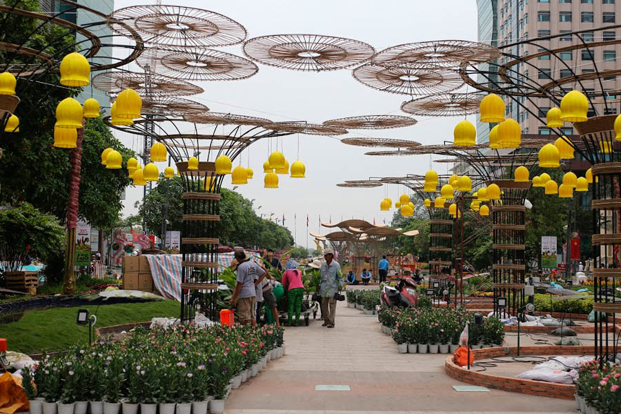 Nhiều bối cảnh d&ugrave;ng chất liệu tự nhi&ecirc;n l&agrave; m&acirc;y tre để trang tr&iacute;