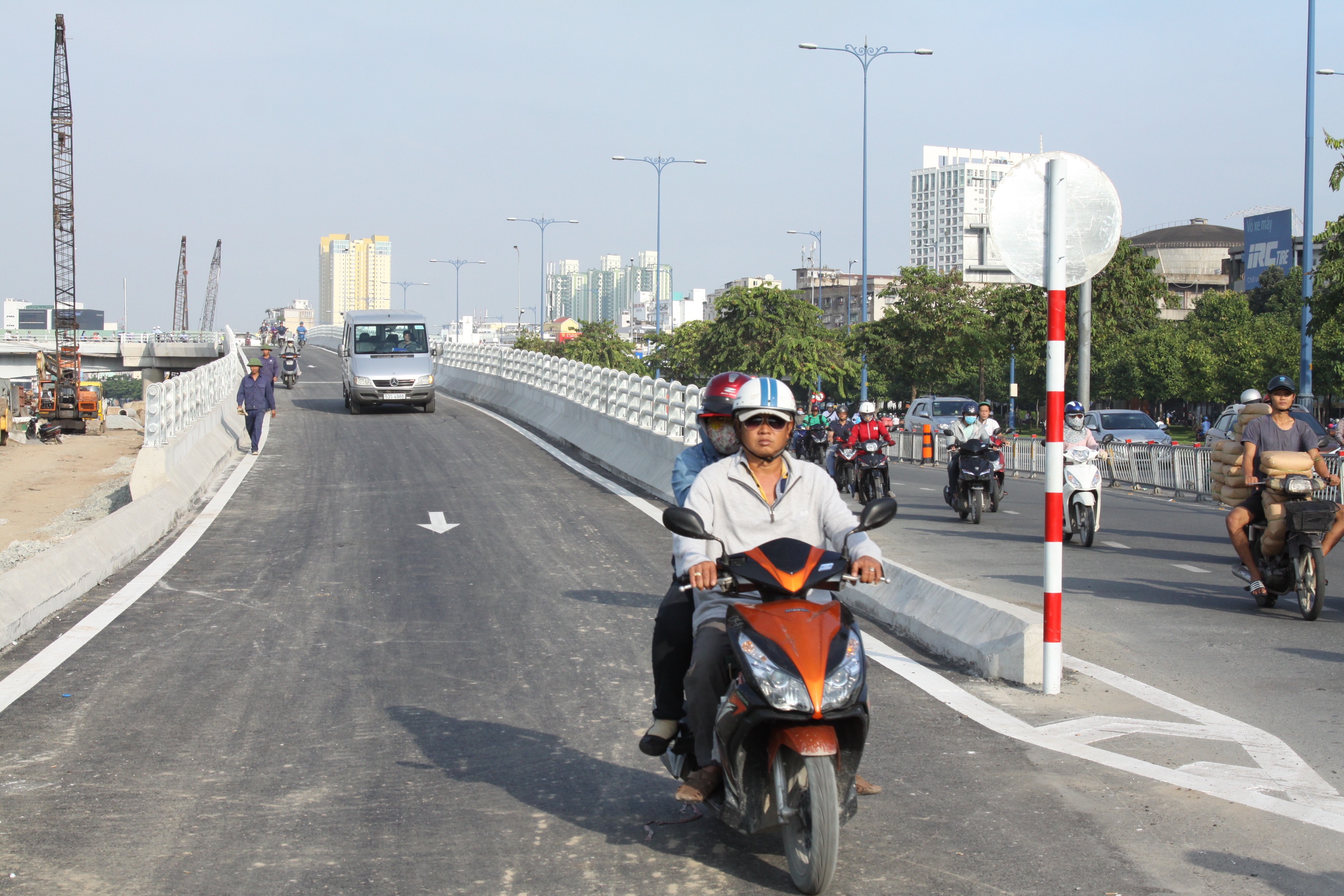 Th&ocirc;ng xe nh&aacute;nh N2 cầu Nguyễn Tri Phương - Ảnh 1.