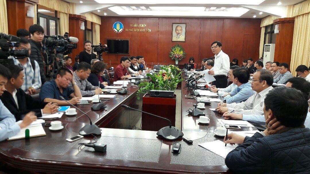 Bộ trưởng Nông nghiệp họp khẩn để "giải cứu" ngành chăn nuôi heo