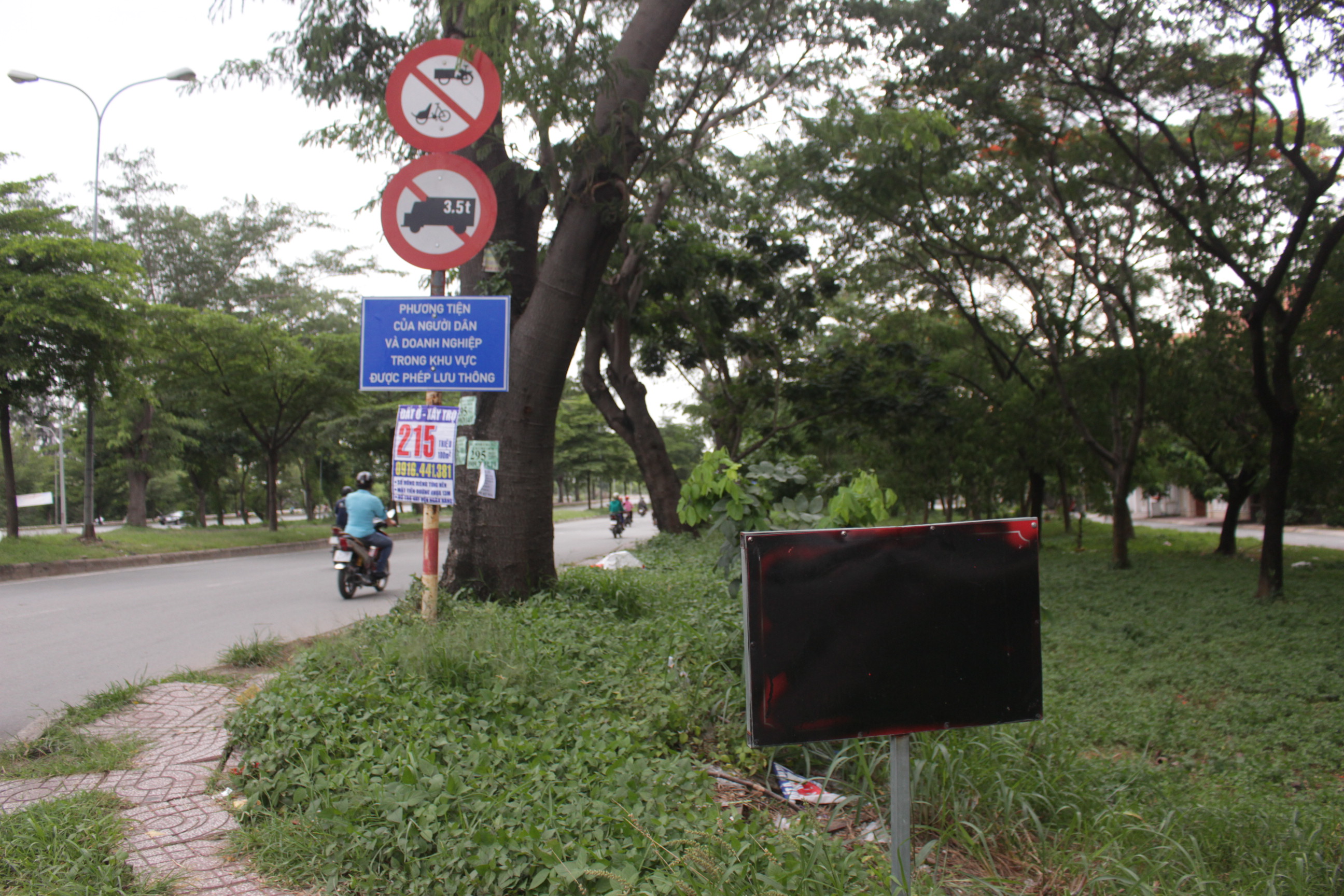 Đủ kiểu biển báo bẫy người! - Ảnh 16.