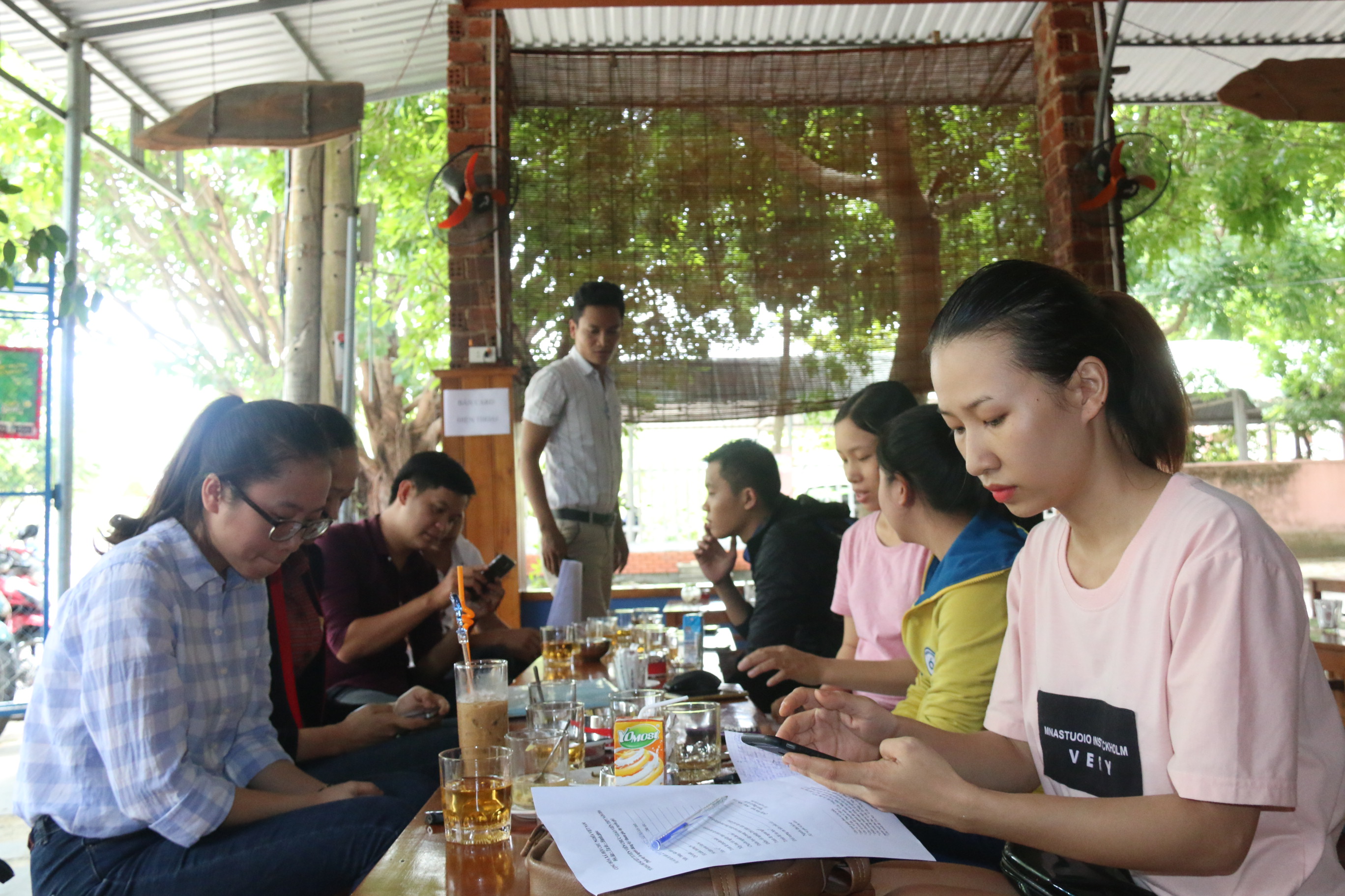 Ăn mừng vì nghĩ đậu viên chức, giờ nhiều giáo viên có nguy cơ rớt - Ảnh 1.