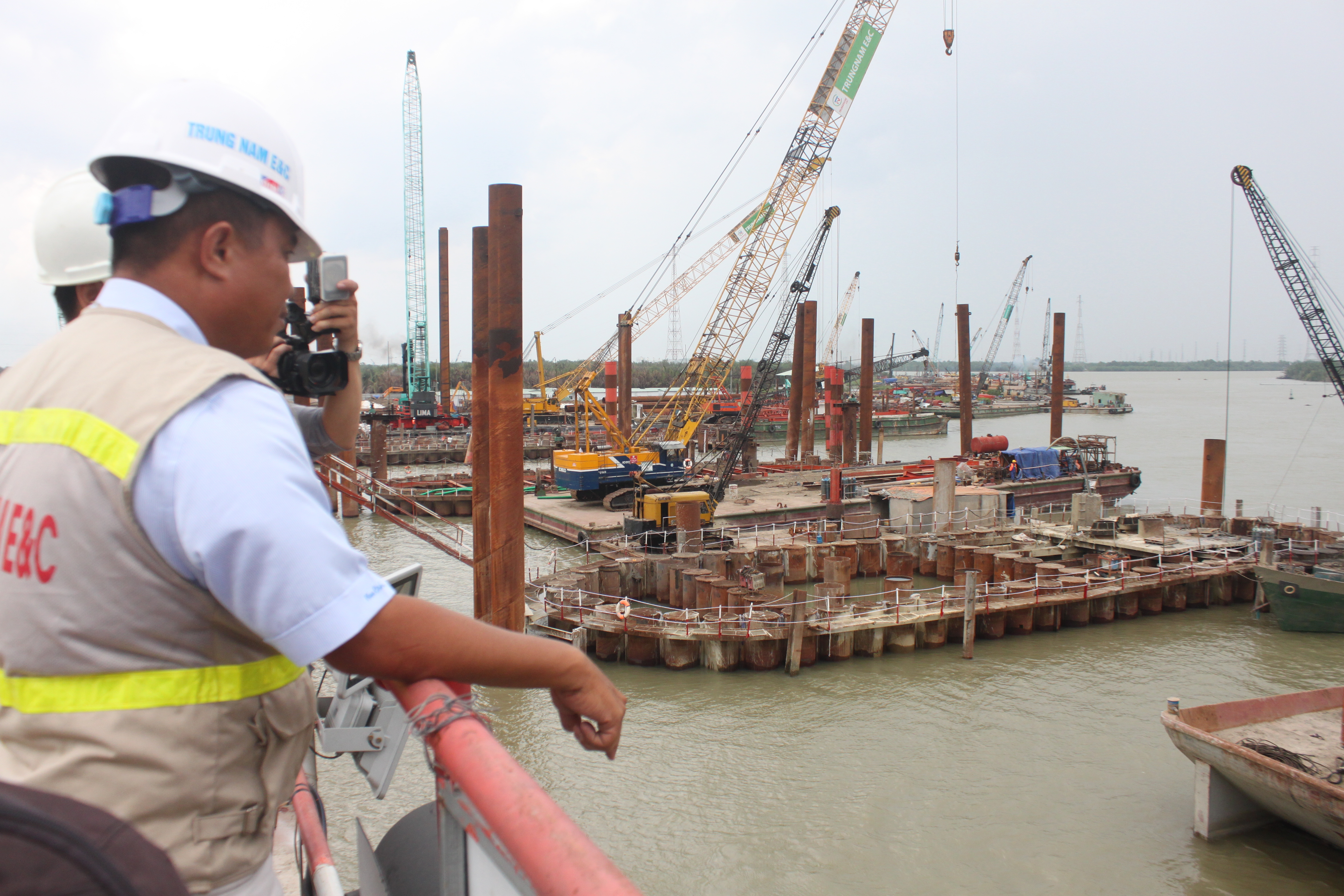 Dự án chống ngập 10.000 tỉ đồng: Khó xong vào năm sau - Ảnh 1.