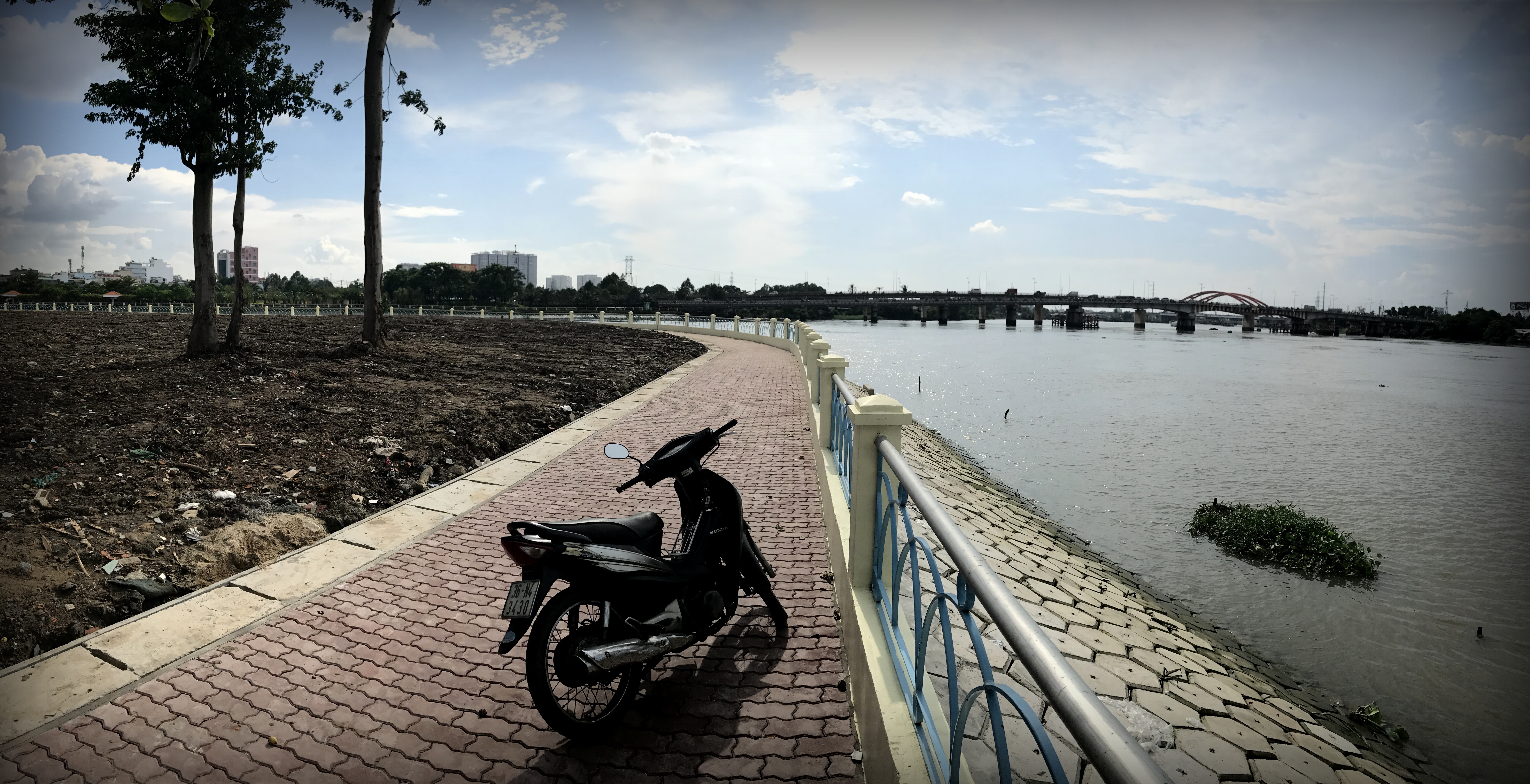 Mát mắt nhìn bờ kè chống sạt lở kênh Thanh Đa - Ảnh 1.