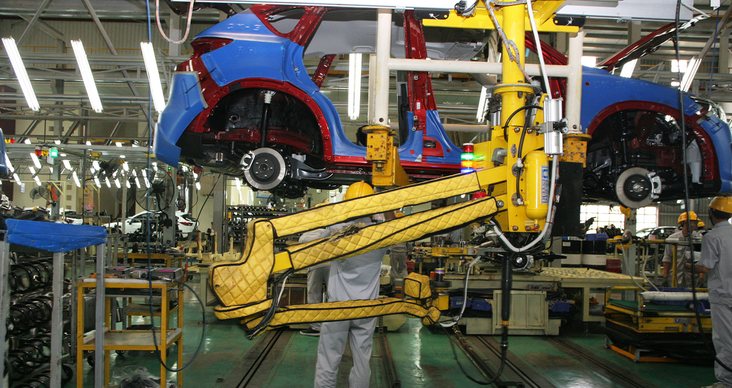 Các DN sản xuất ô tô trong nước cam kết tiên phong giảm giá để cạnh tranh với xe nhập khẩu.