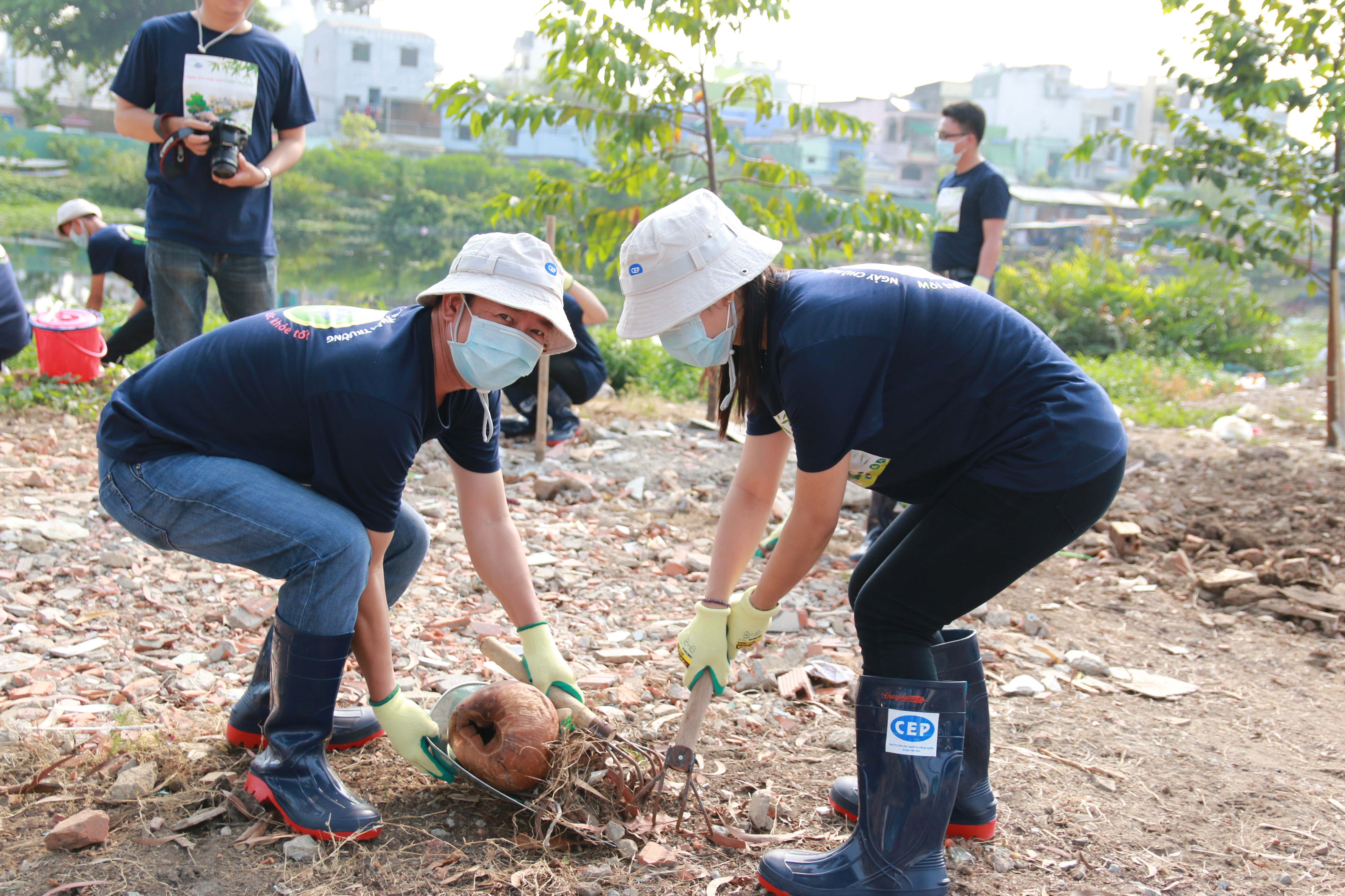
Tất thảy bạn trẻ đến chương tr&igrave;nh với tinh thần tr&aacute;ch nhiệm cao v&agrave; mong muốn g&oacute;p sức bảo vệ, giữ g&igrave;n m&ocirc;i trường sống
