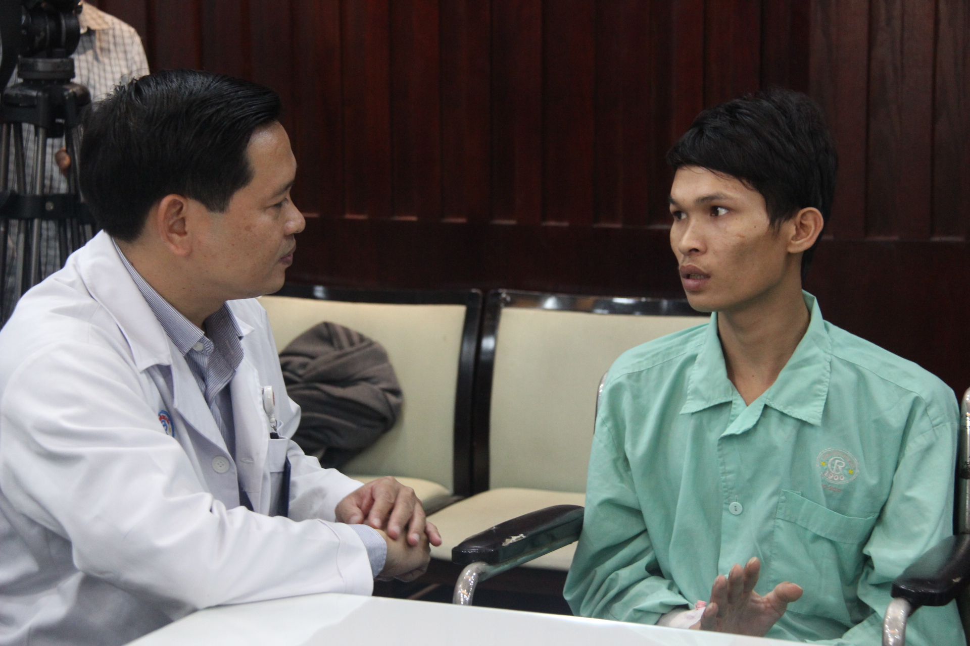 Anh thợ hồ bỗng dưng hộc máu, bệnh viện khẩn cấp cứu người