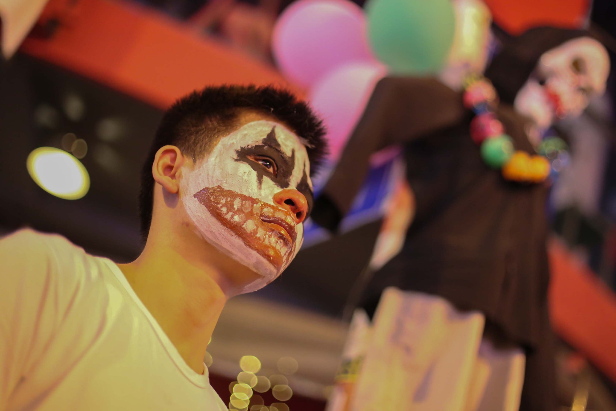 Hàng ngàn người đổ về phố Tây Bùi Viện chơi Halloween - Ảnh 5.
