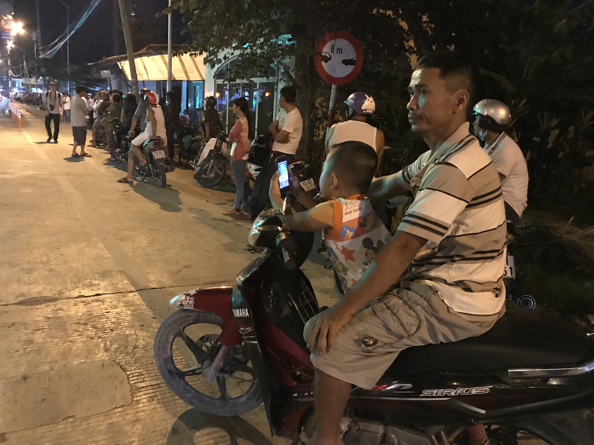 Rạng sáng BOT Cai Lậy thu phí, tài xế lại phản đối - Ảnh 4.