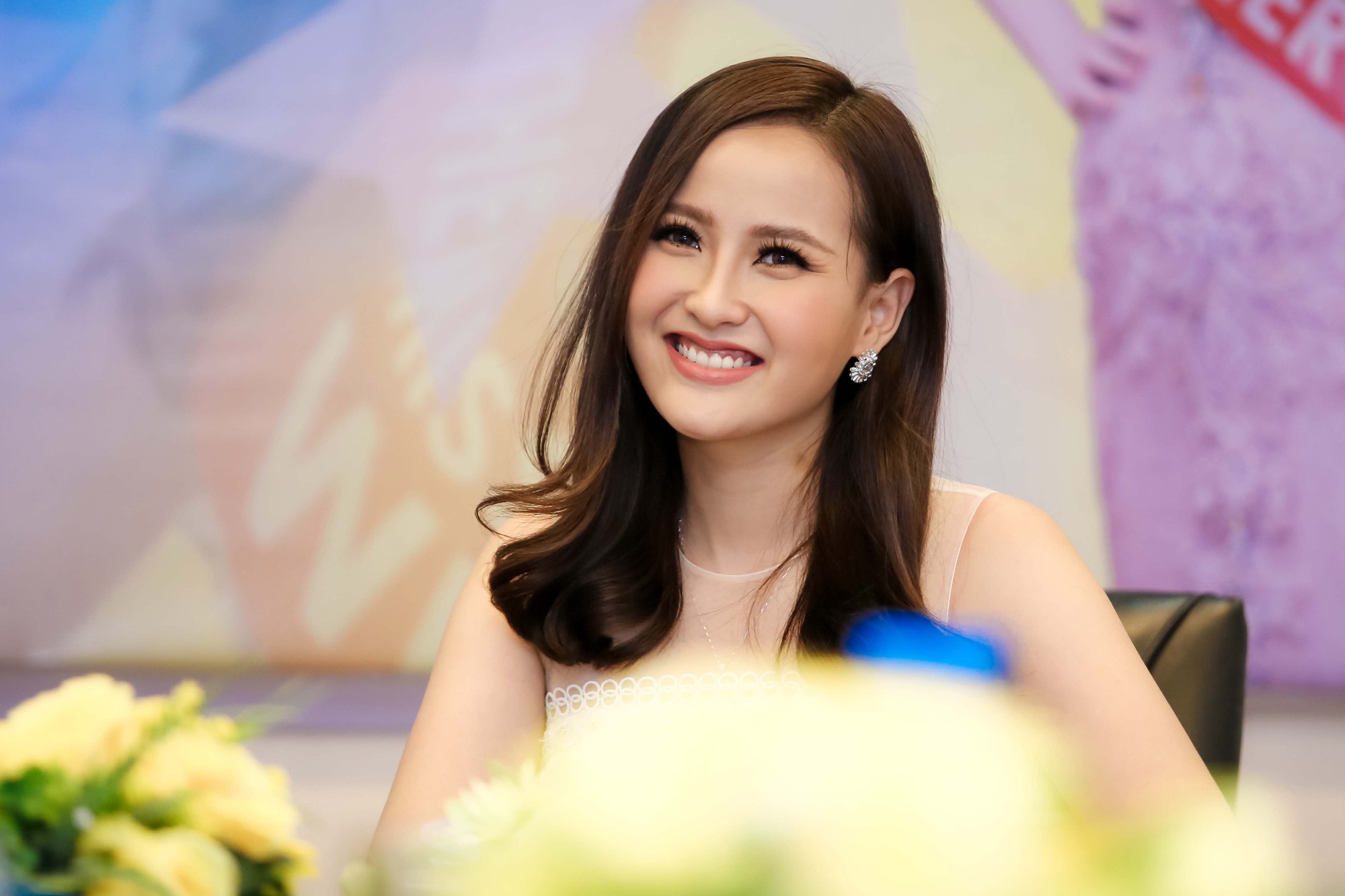 Hoa hậu Khánh Ngân khẳng định không có “đại gia” chống lưng