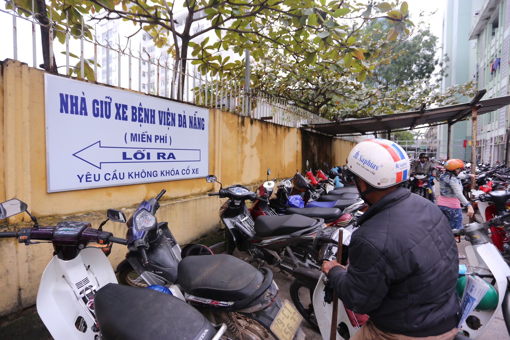 Đà Nẵng sẽ tính lại việc thu phí giữ xe ở bệnh viện