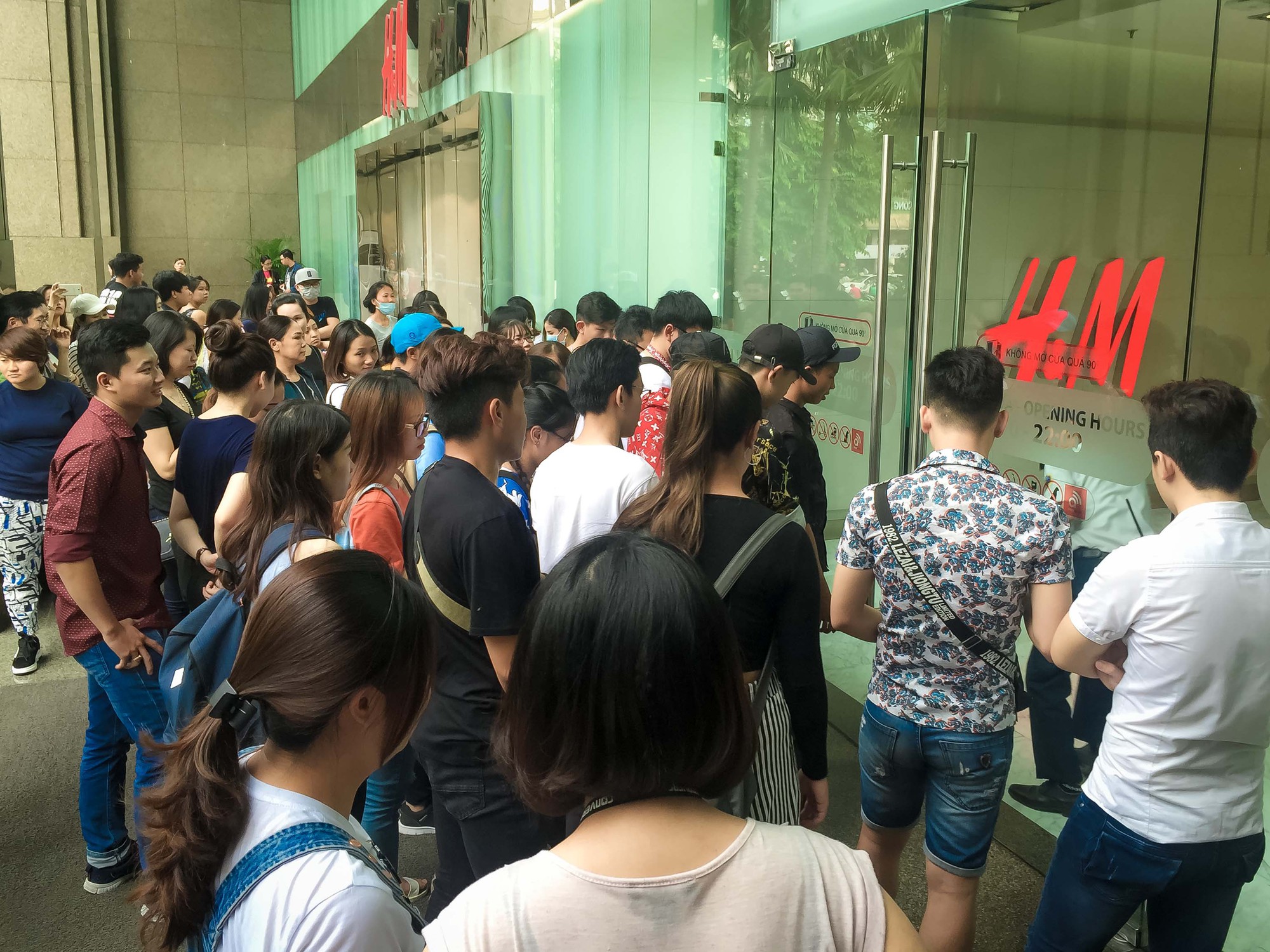 Dân Việt cũng chen lấn mệt mỏi trong ngày Black Friday