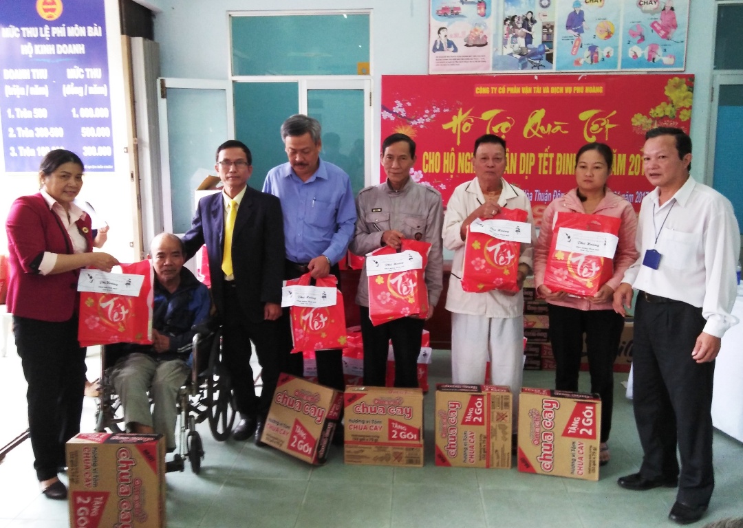 Tặng 270 suất quà cho gia đình khó khăn ở Đà Nẵng