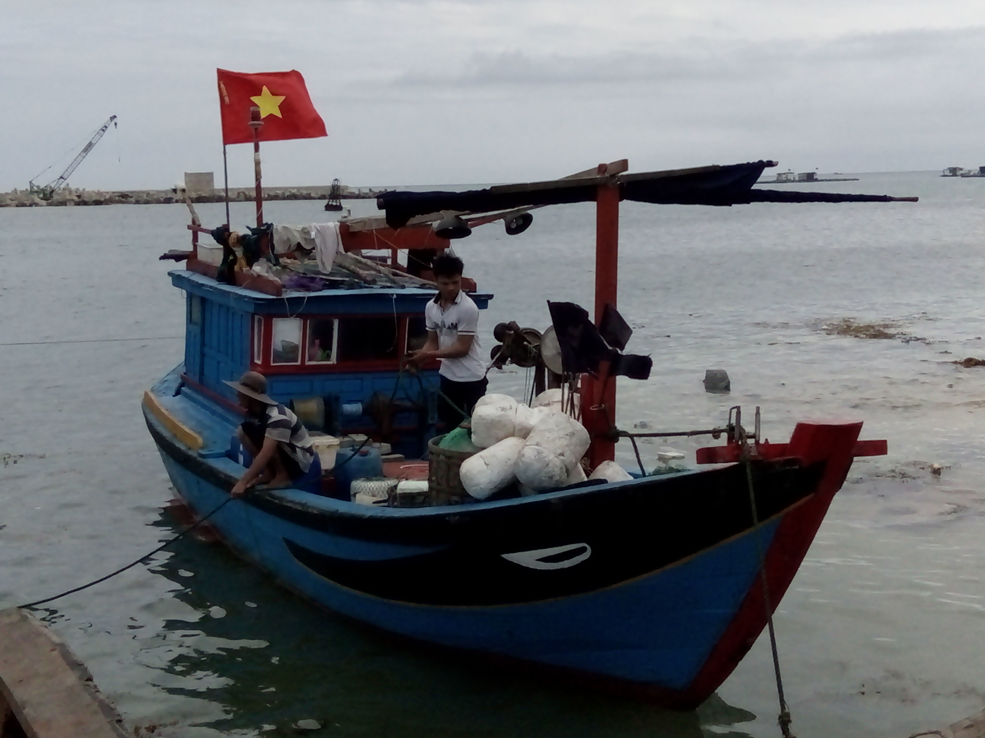 Tàu cá va chạm với Xuồng tuần tra biên phòng.