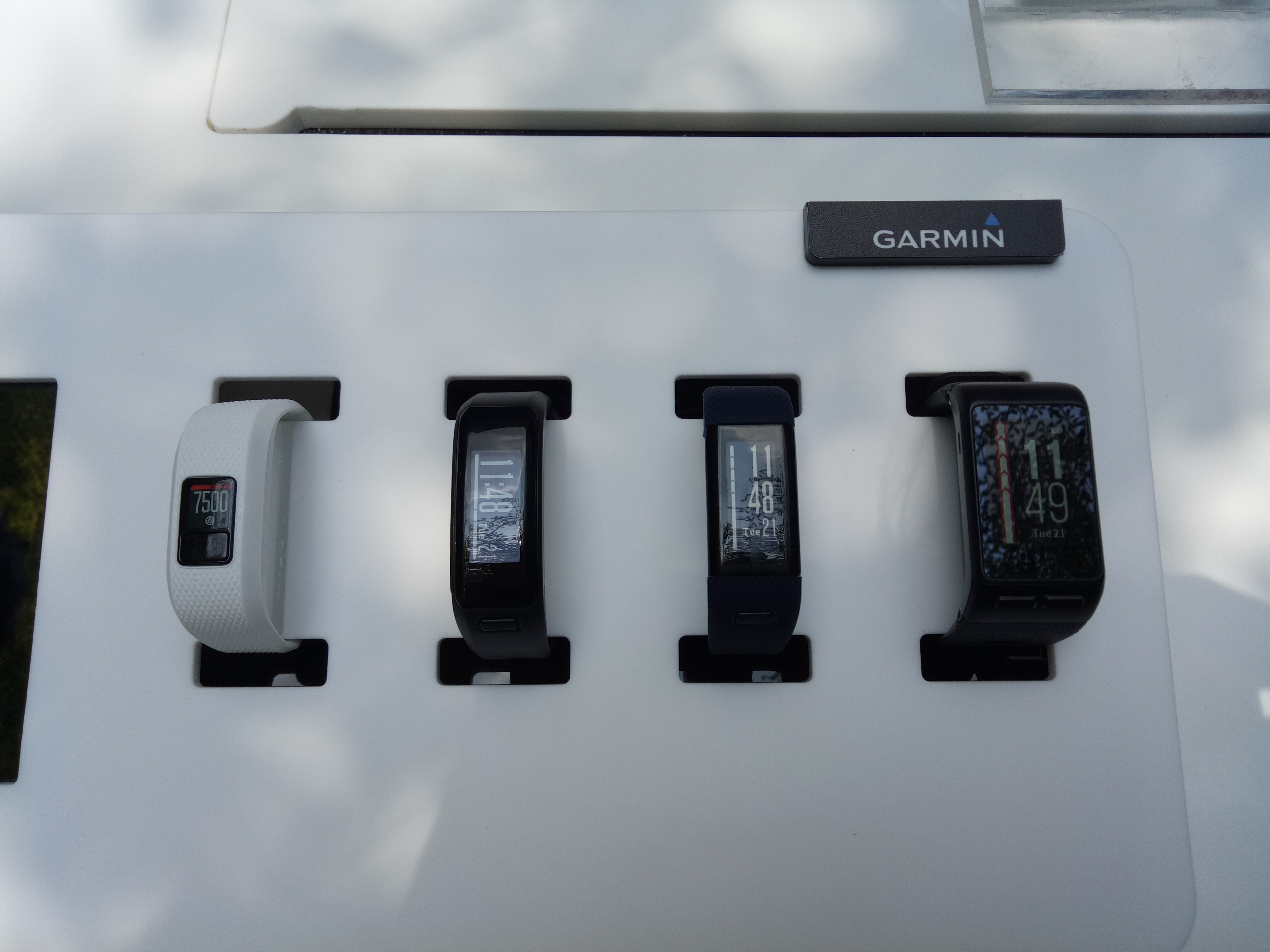 C&aacute;c mẫu smartwacth của Garmin c&oacute; nhiều t&iacute;nh năng hỗ trợ chăm s&oacute;c sức khỏe tiện &iacute;ch cho người d&ugrave;ng. Ảnh: Ch&aacute;nh Trung.