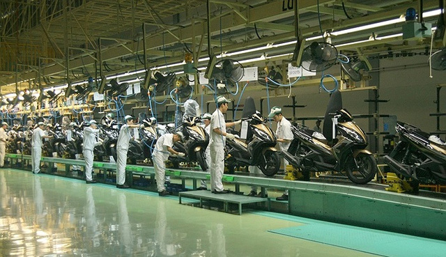 Made in Vietnam: Thôi đừng sản xuất, hãy đi buôn?