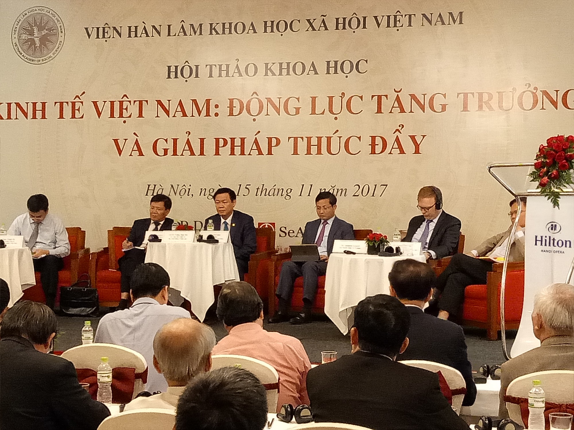 Nghe điện thoại lúc 10 giờ đêm là "cào cấu" 20 triệu mang đến nhà hàng