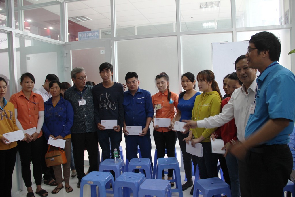 B&aacute;o Người Lao Động hỗ trợ c&ocirc;ng nh&acirc;n Kh&aacute;nh H&ograve;a tan hoang nh&agrave; cửa sau b&atilde;o - Ảnh 10.