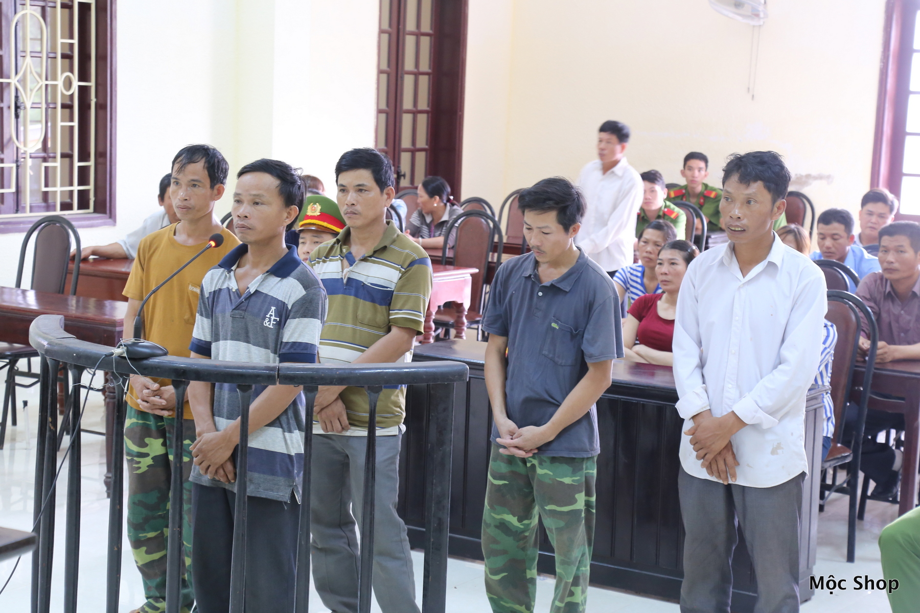 5 nông dân dính án vì vận chuyển quả bom thời chiến đi bán