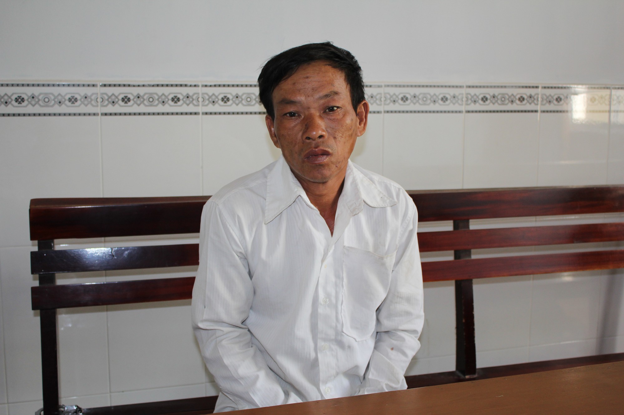 Bắt “nóng” gã bán đậu phộng rang trộm tài sản người nước ngoài