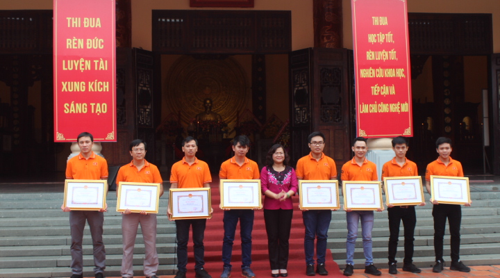 Khen thưởng đội Robocon vô địch châu Á - Thái Bình Dương