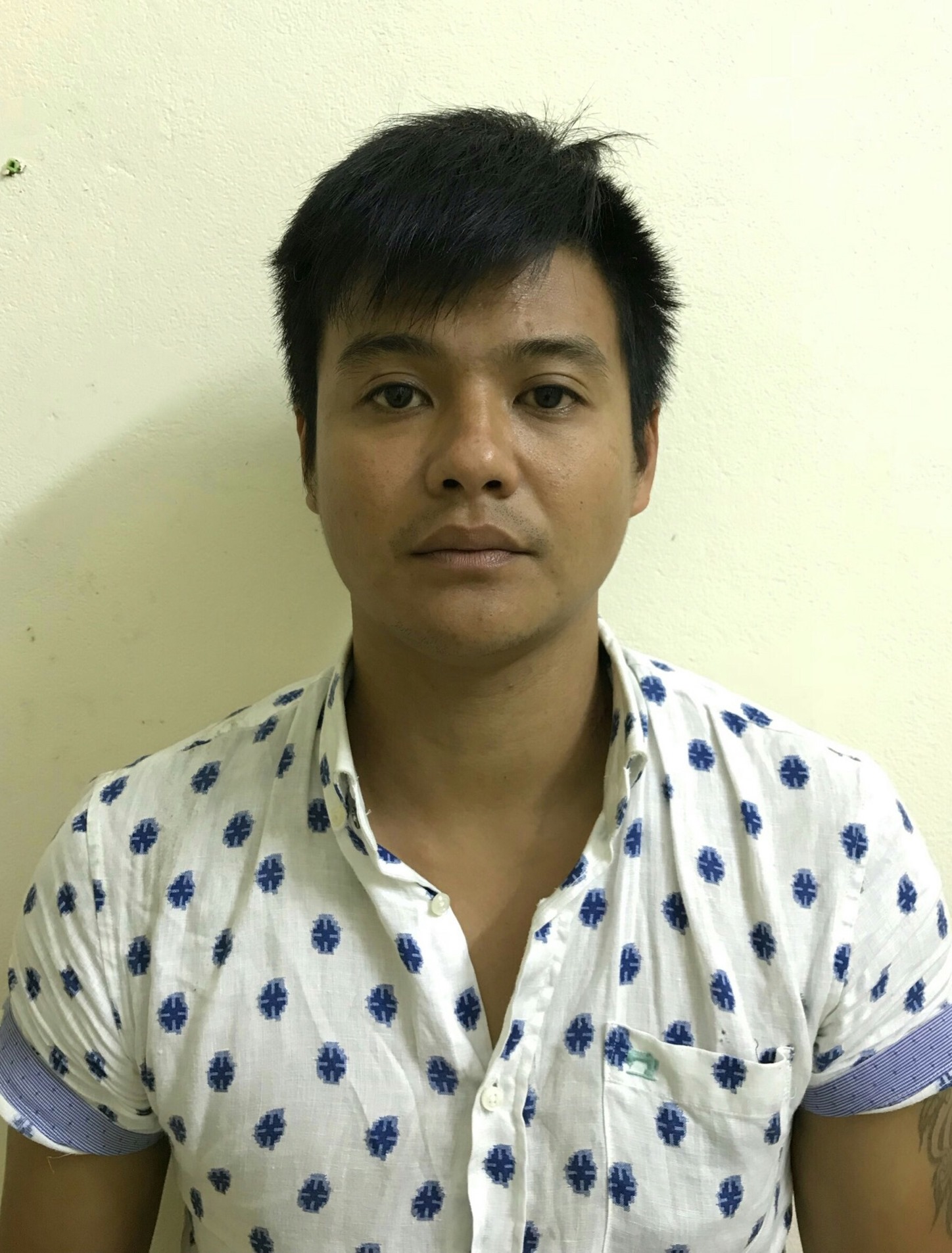 Bắt 3 kẻ đ&ograve;i nợ thu&ecirc; cưỡng đoạt tiền của chủ doanh nghiệp - Ảnh 3.