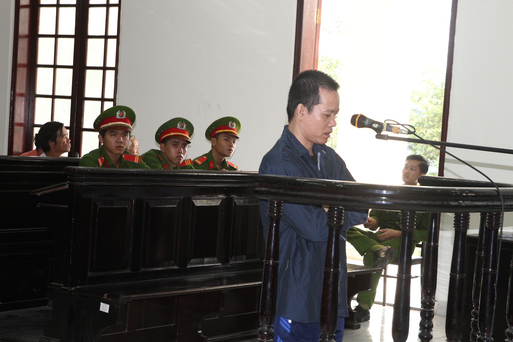 Bé gái 10 tuổi bị gã hàng xóm xâm hại đến mang thai - Ảnh 1.