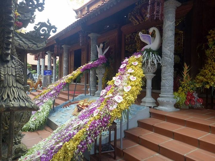 Nh&agrave; thờ Tổ của danh h&agrave;i Ho&agrave;i Linh tr&agrave;n ngập kh&aacute;ch thập phương - Ảnh 2.