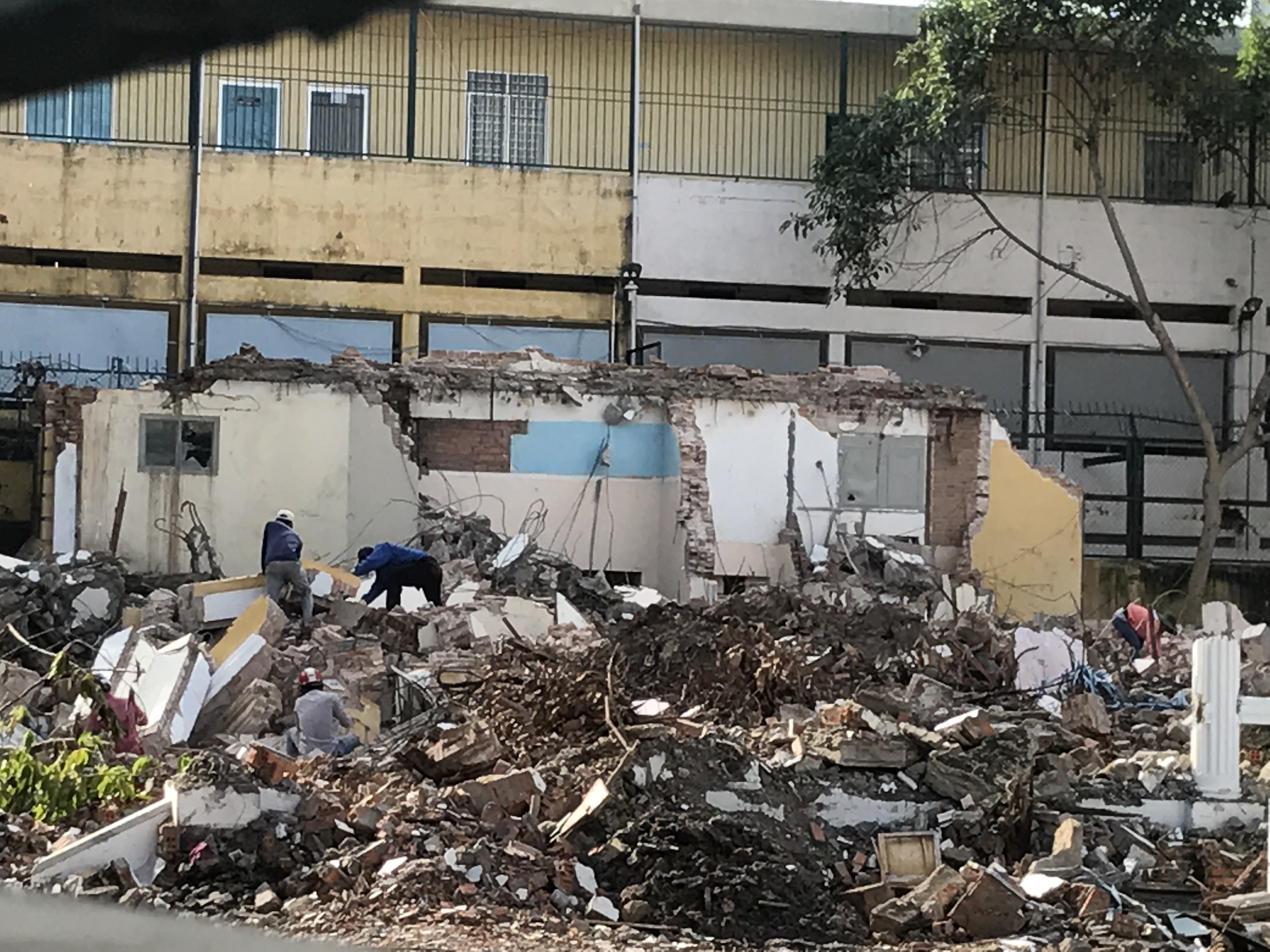 Bất chấp 3 tối hậu thư, biệt thự cổ vẫn bị san bằng - Ảnh 5.