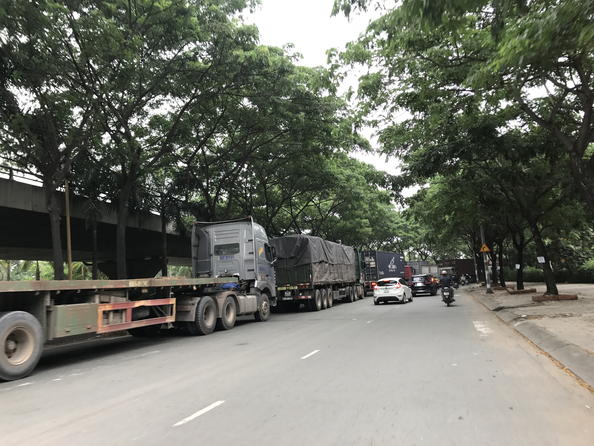 Mất 3 giờ để... qua cầu Ph&uacute; Mỹ - Ảnh 3.