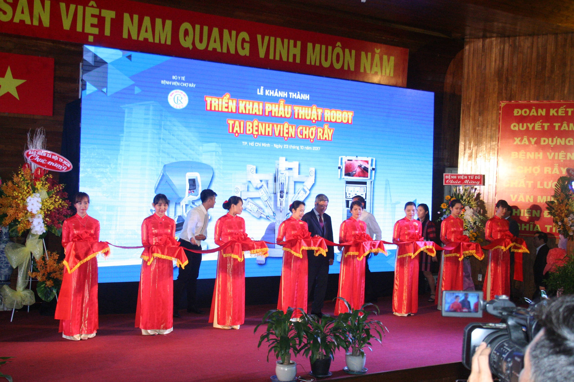 Bệnh viện Chợ Rẫy triển khai robot điều trị ung thư - Ảnh 3.