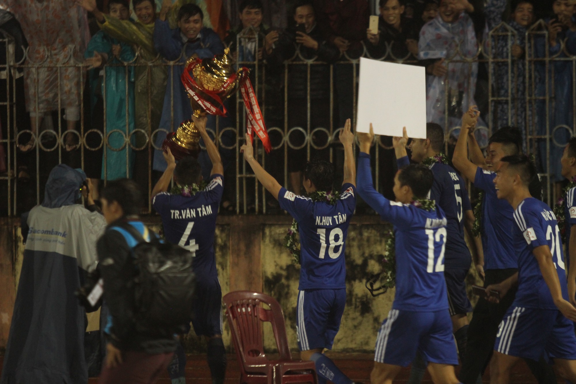 Quảng Nam mở hội trong ng&agrave;y l&ecirc;n ng&ocirc;i vương V-League - Ảnh 7.