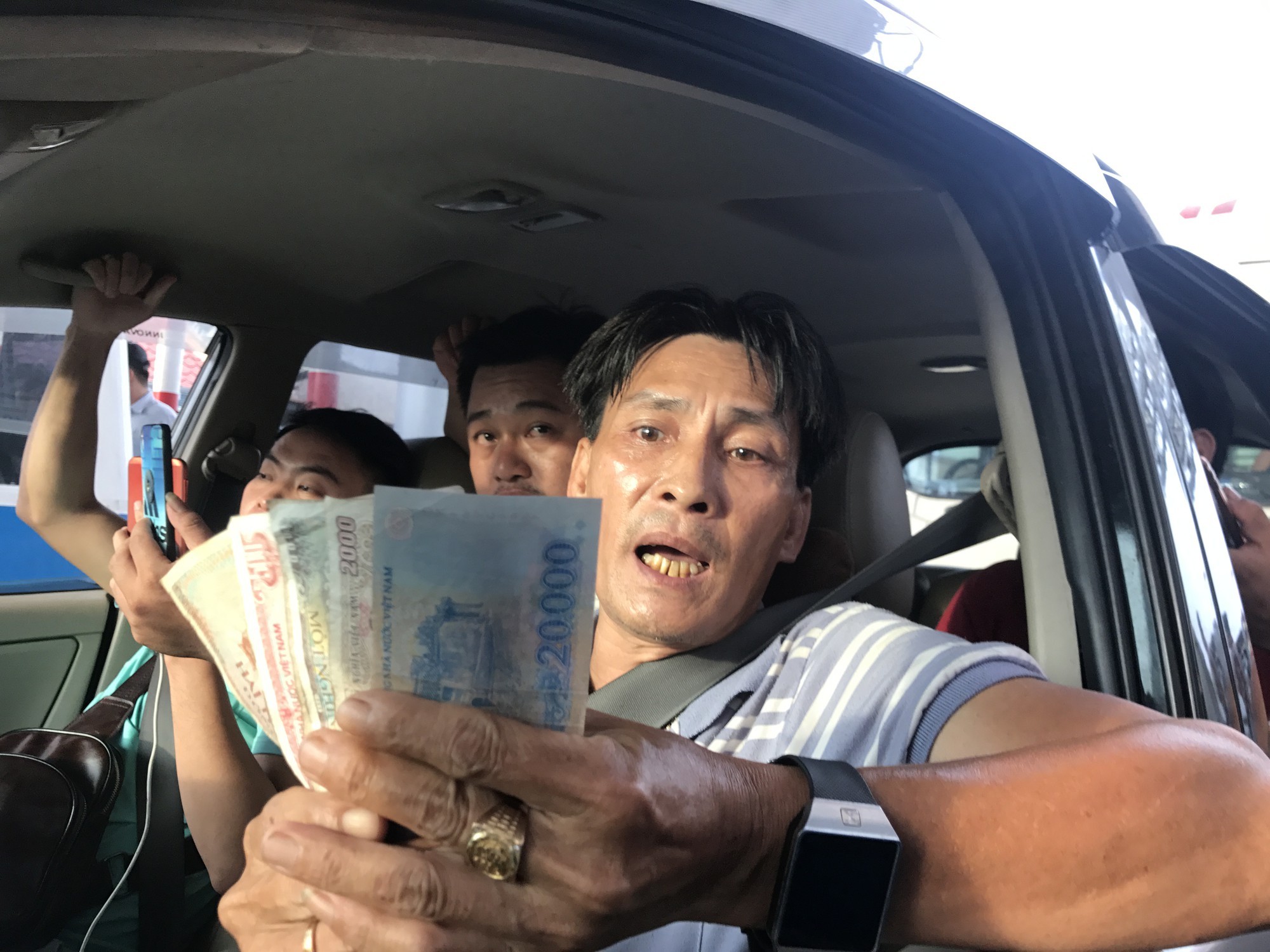 Hỗn loạn tại trạm BOT Cai Lậy: Xử phạt hành chính 3 tài xế