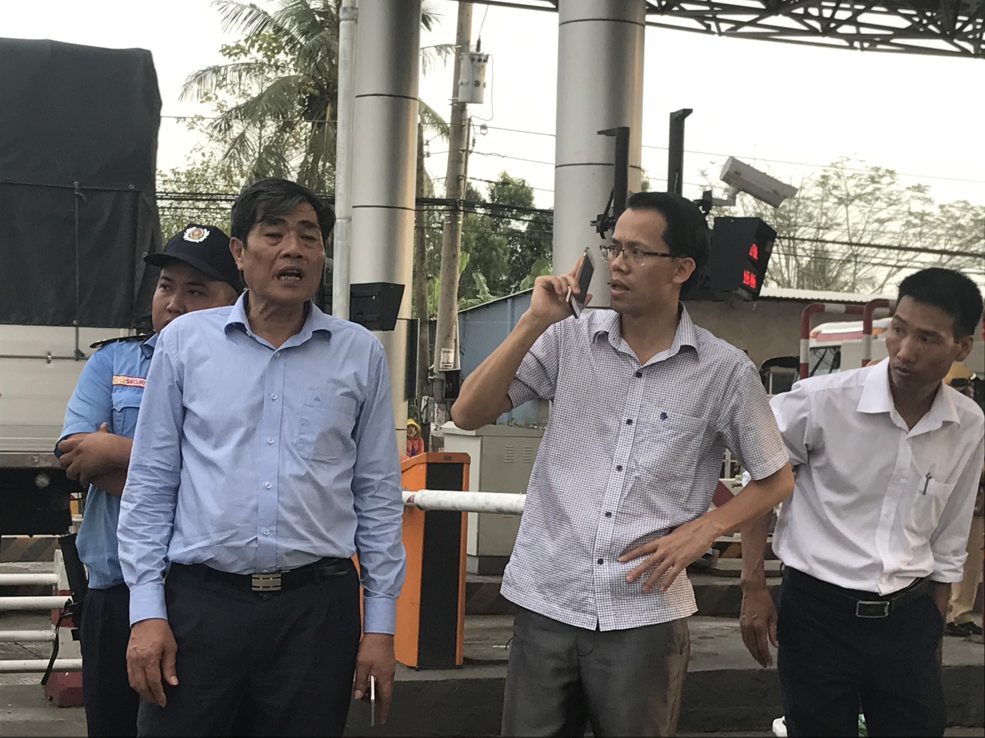 Toàn cảnh BOT Cai Lậy thất thủ khi thu phí trở lại - Ảnh 12.