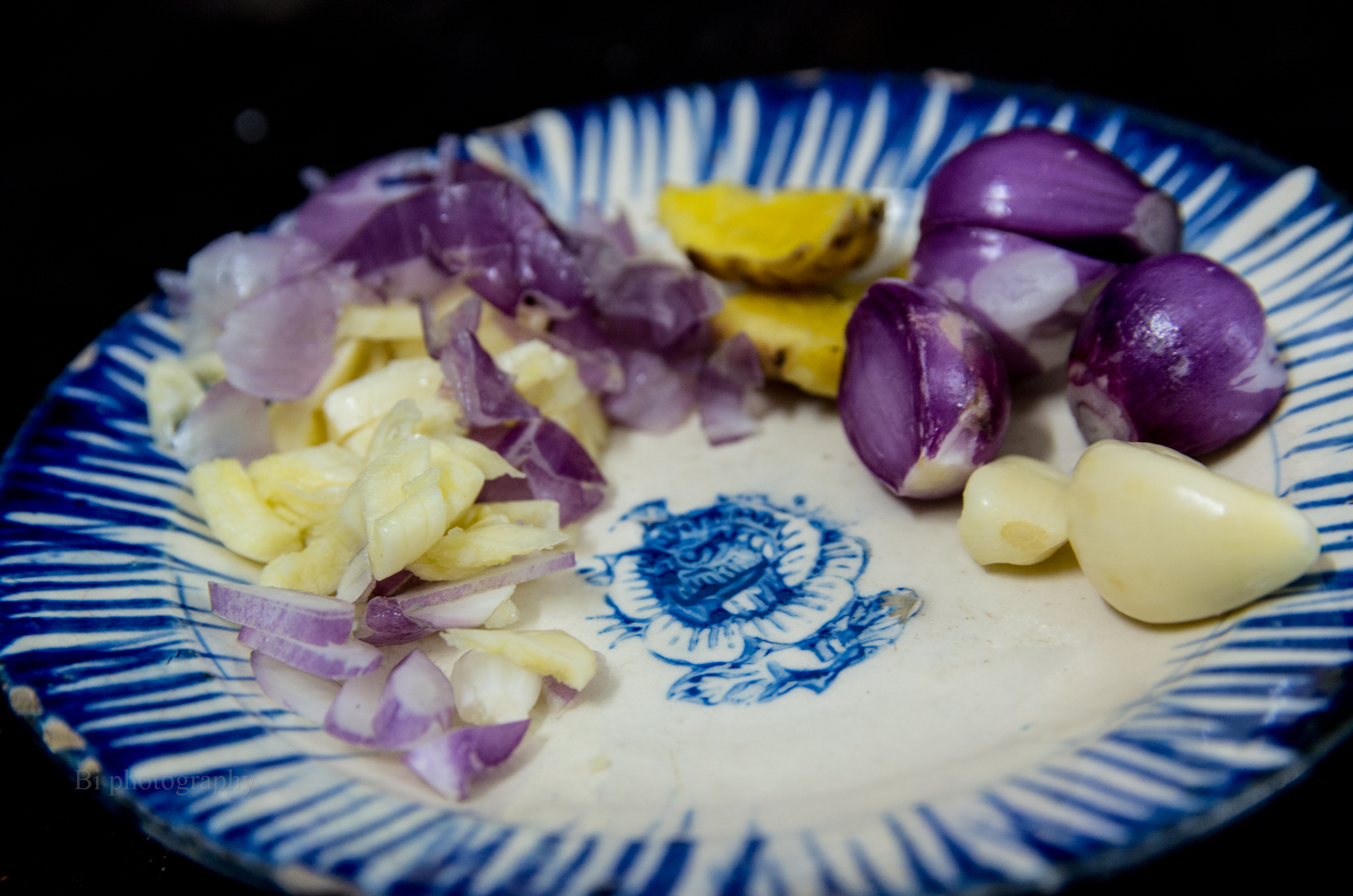 Củ hành, tỏi, gừng và nghệ