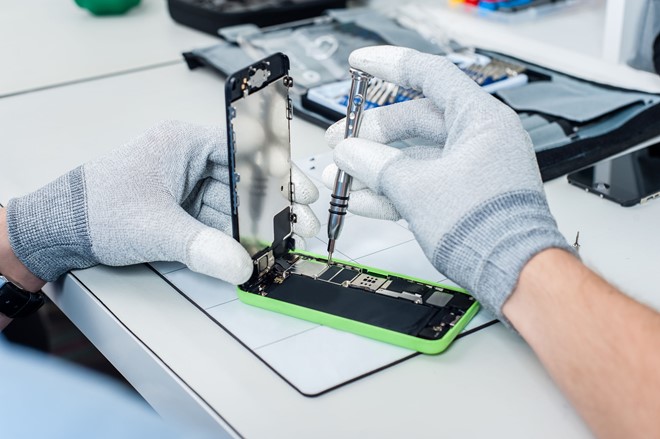 Apple sắp cấm các cửa hàng ở Việt Nam sửa iPhone, iPad?