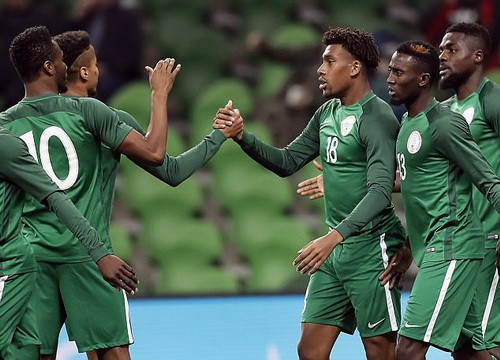 Argentina thua thảm Nigeria, Tây Ban Nha hòa chật vật chủ nhà World Cup