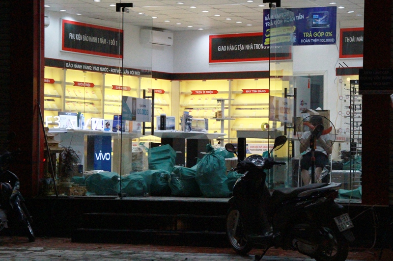 Lo sợ vỡ đ&ecirc;, người d&acirc;n Thạch Th&agrave;nh trắng đ&ecirc;m chạy lũ - Ảnh 8.