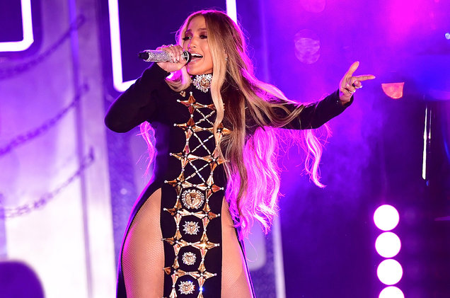 Jennifer Lopez quyên 1 triệu USD cho dân Puerto Rico