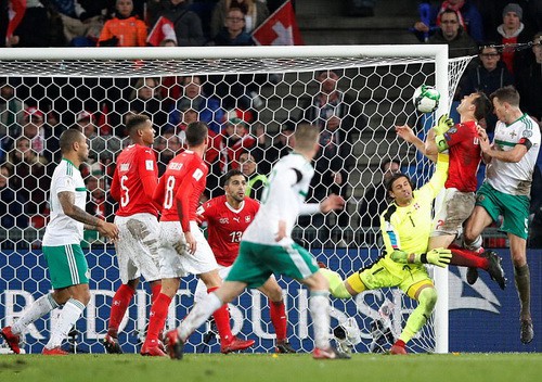 Bắc Ireland kh&oacute;c hận, Thụy Sĩ đoạt v&eacute; dự World Cup - Ảnh 2.