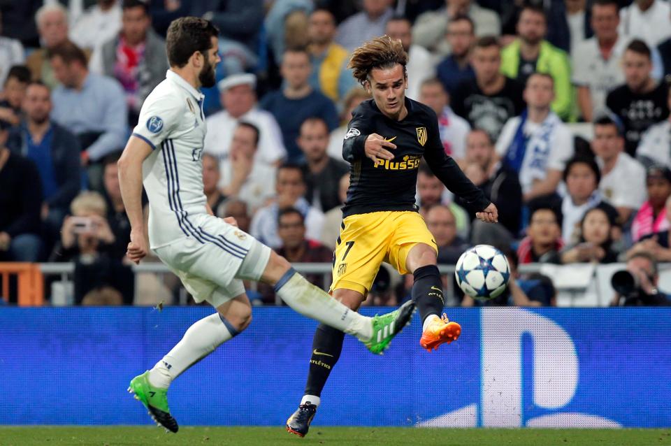 Griezmann (phải) trong trận bán kết lượt đi Champions League với Real hôm 3-5
