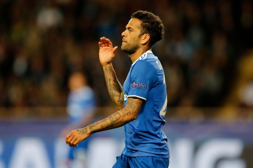 Barcelona đã lầm khi bán Dani Alves!