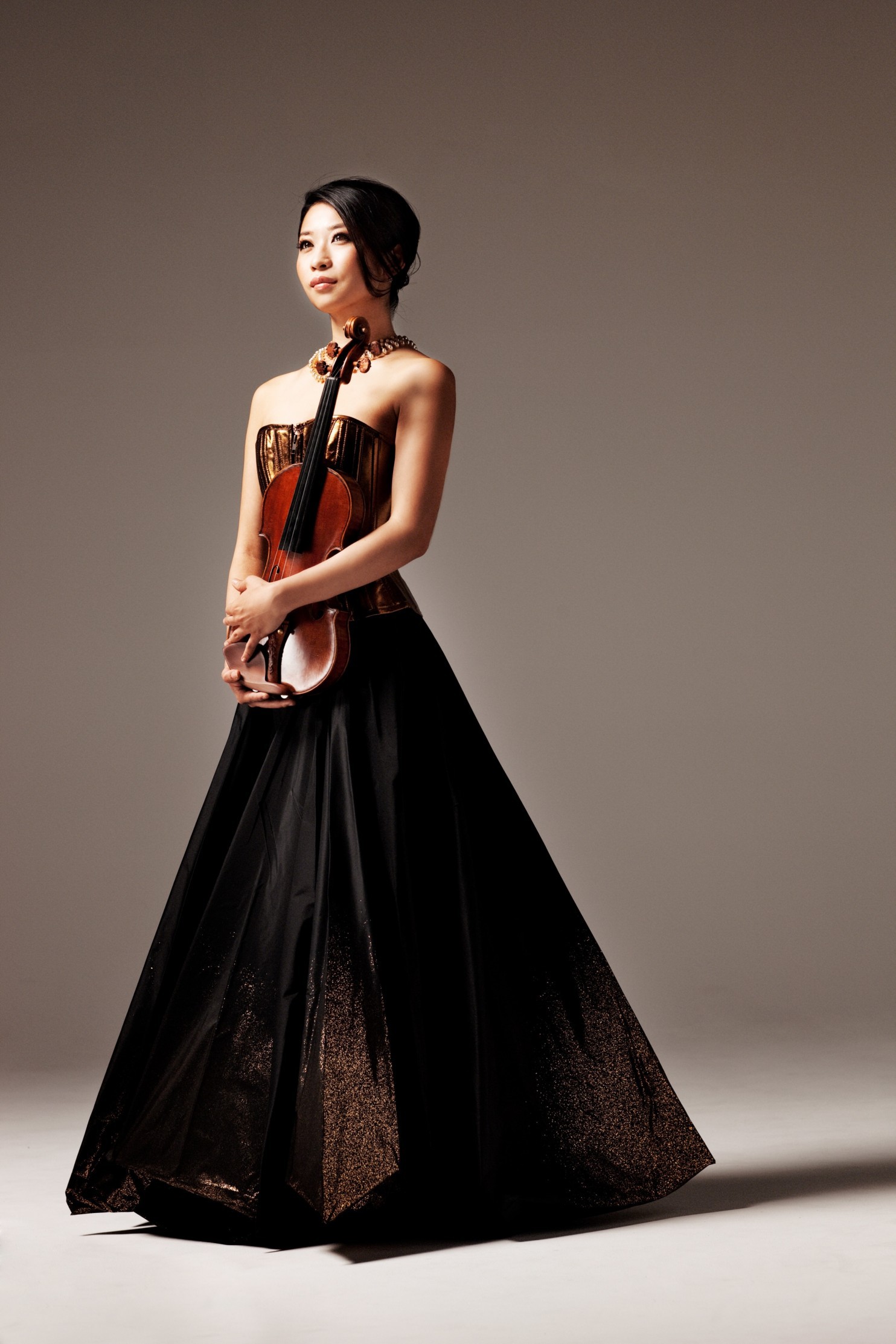 B&ocirc;ng hồng violin Kawakubo Tamaki t&aacute;i ngộ kh&aacute;n giả Việt Nam - Ảnh 2.