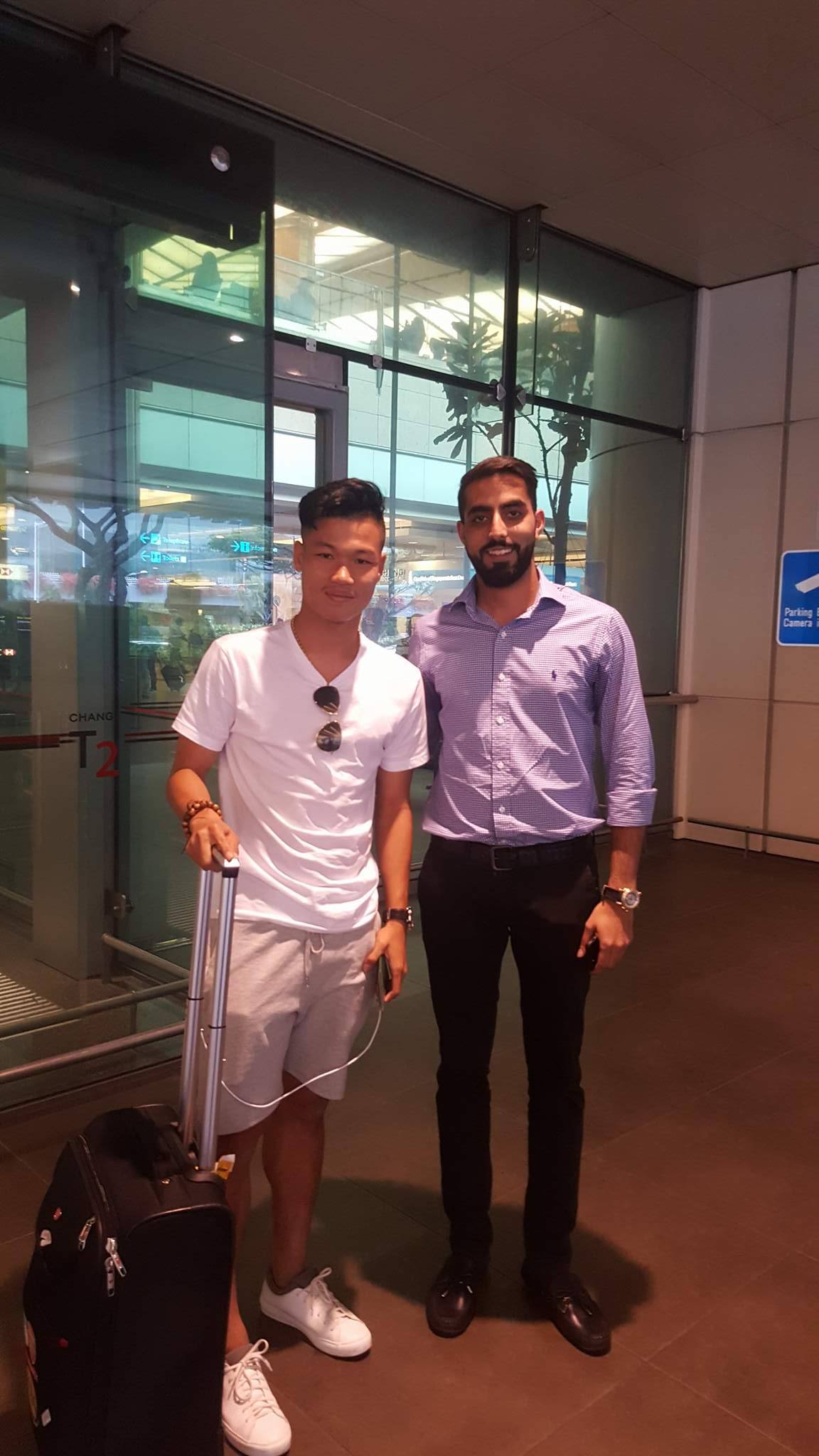 Kelvyn Foo, người phụ trách chăm lo cho Đông Triều trong thời gian sang Singapore dự sự kiện, bày tỏ sự hài lòng trước trình độ ngoại ngữ của cầu thủ trẻ HAGL