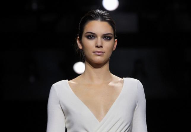 Siêu mẫu Kendall Jenner kiếm tiền nhiều nhất năm 2017