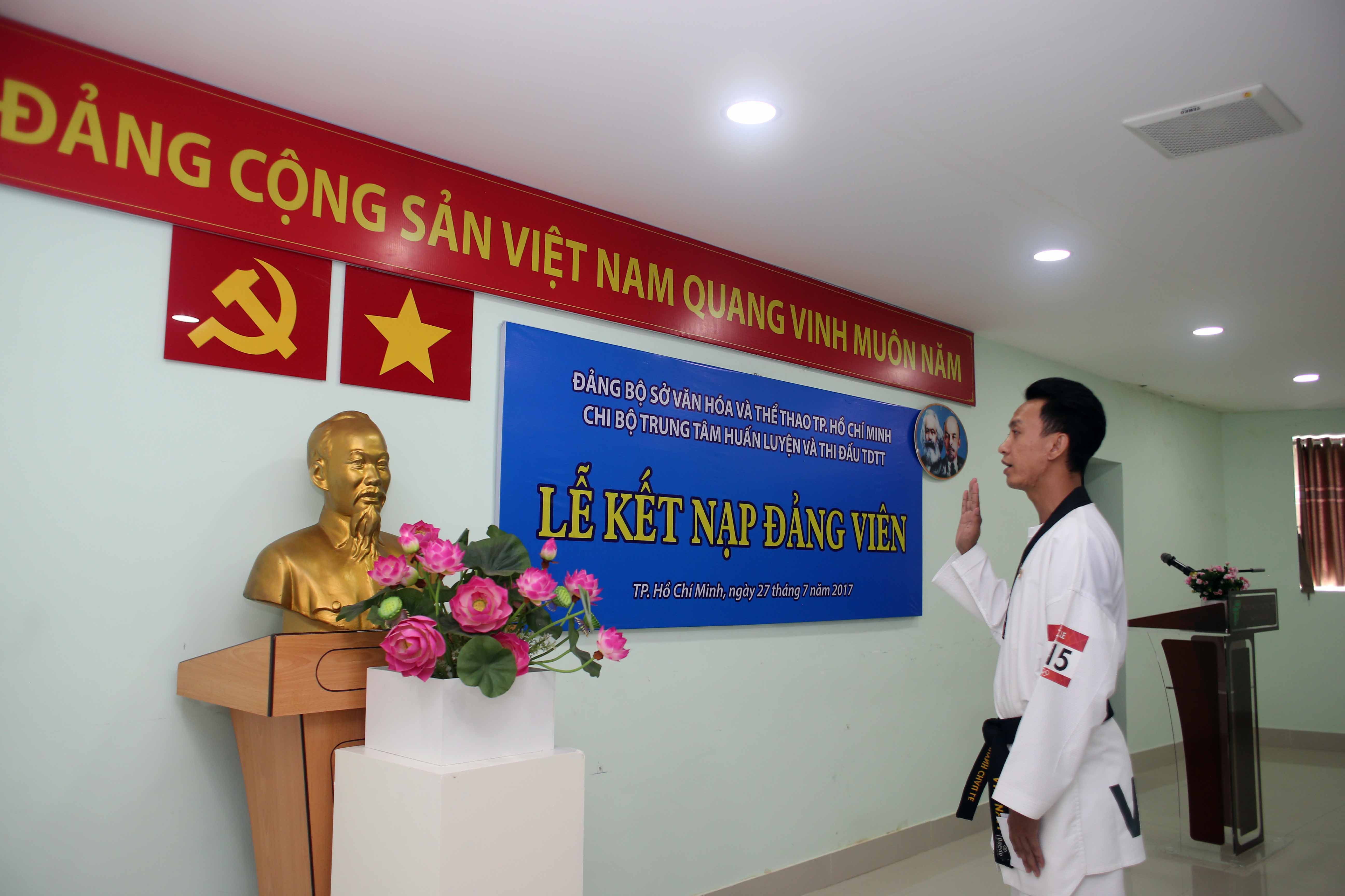 Huỳnh Châu được kết nạp Đảng trước giờ dự SEA Games