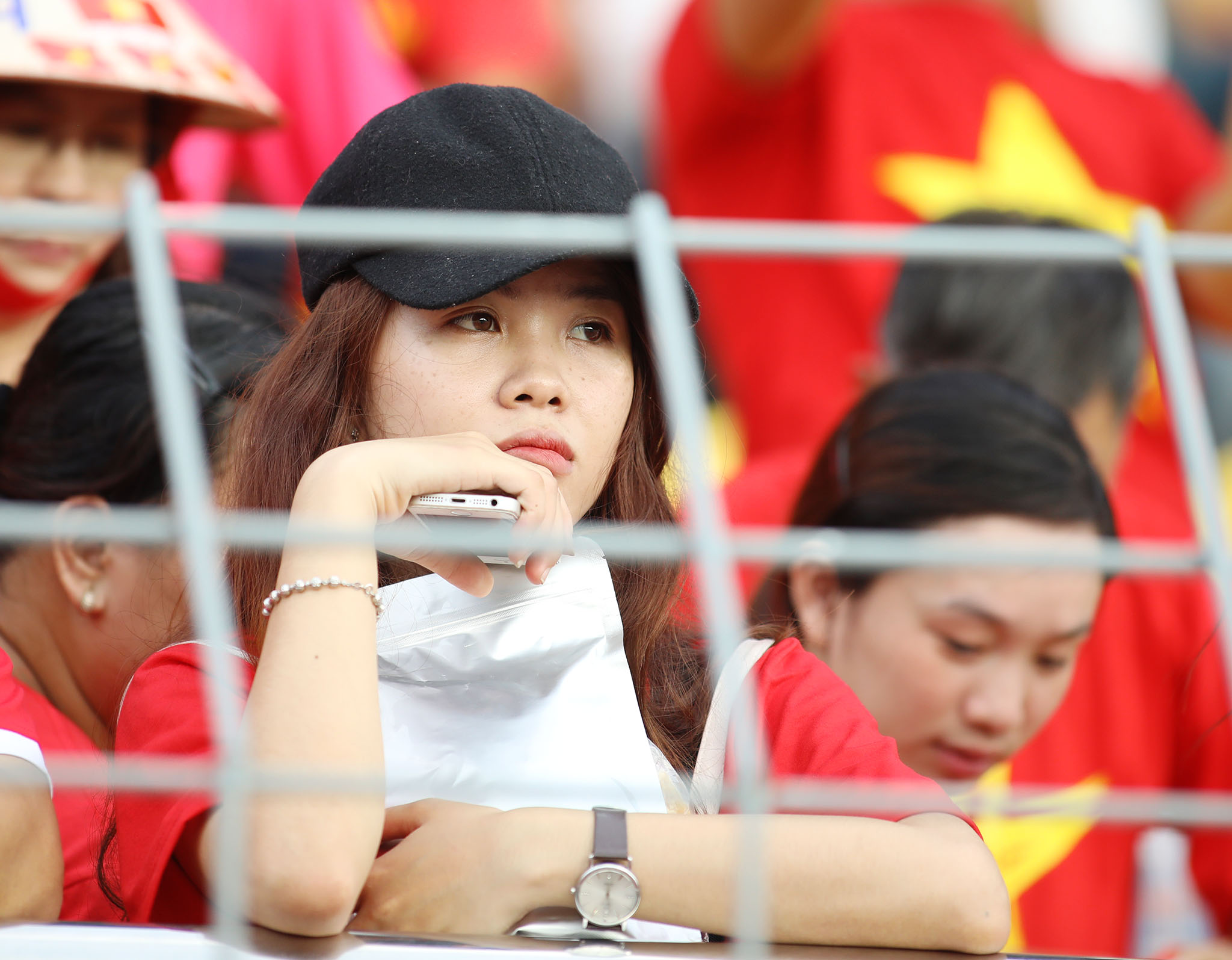 Ch&ugrave;m ảnh: Nước mắt Việt Nam tại Selayang sau trận thua của U22! - Ảnh 11.