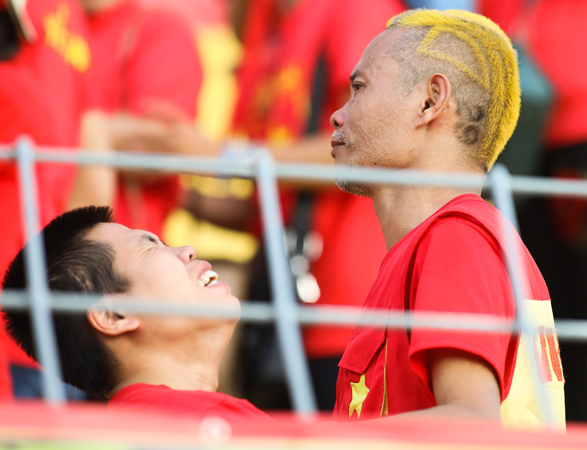 Ch&ugrave;m ảnh: Nước mắt Việt Nam tại Selayang sau trận thua của U22! - Ảnh 3.
