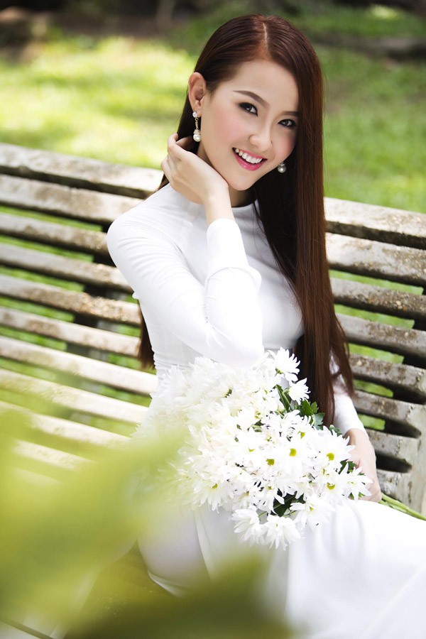 Hoa hậu Hoàn cầu Khánh Ngân tặng 200 triệu cho đồng bào Phú Yên - Ảnh 2.