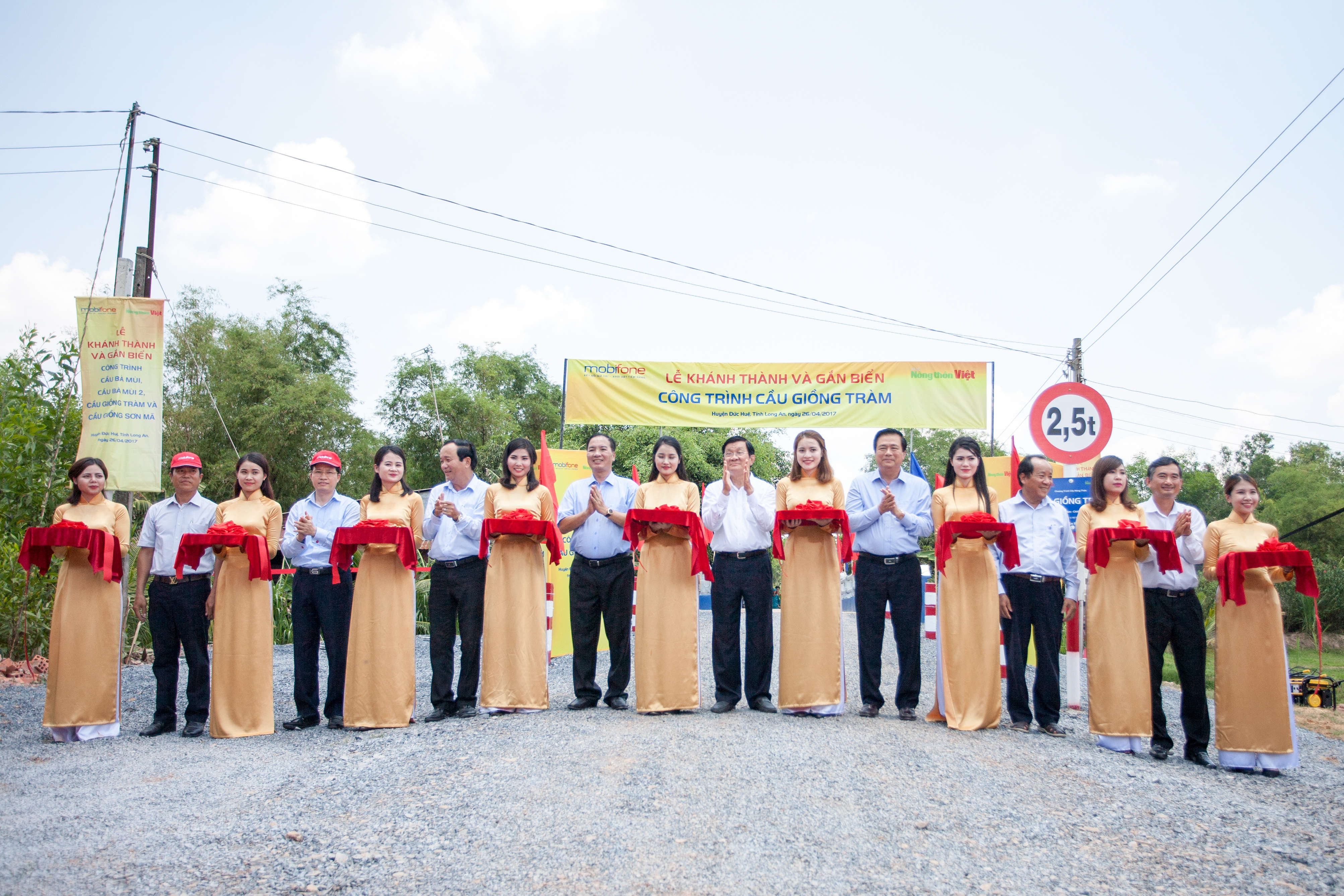 Đồng loạt khởi công, khánh thành 8 cây cầu ở Long An